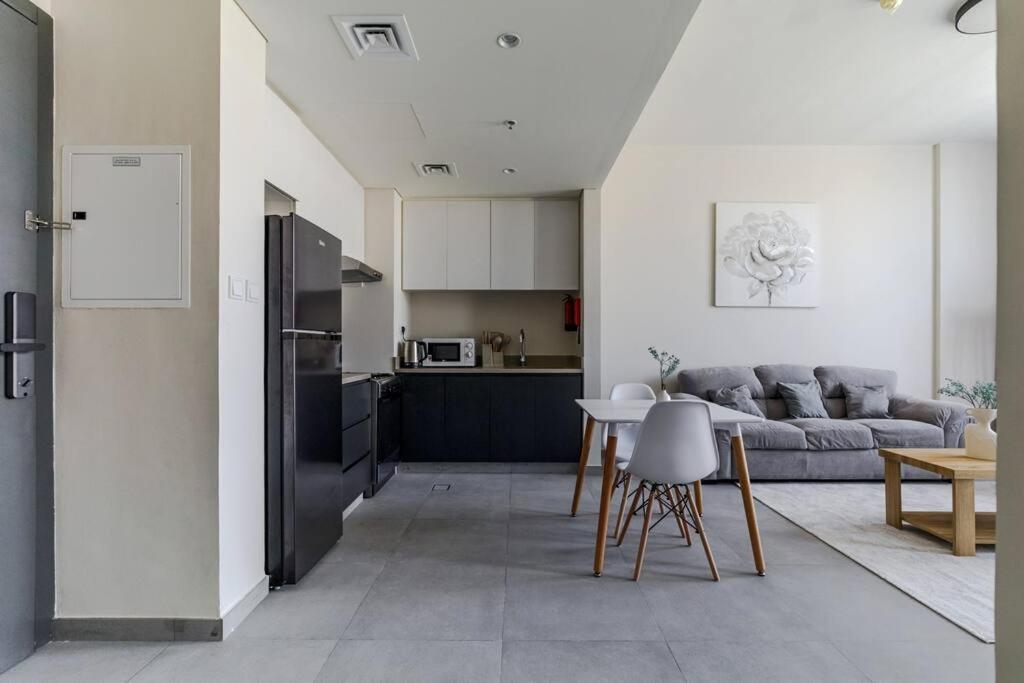 Sahab - Solo 1Br Apt In Al Jada Charjah Extérieur photo